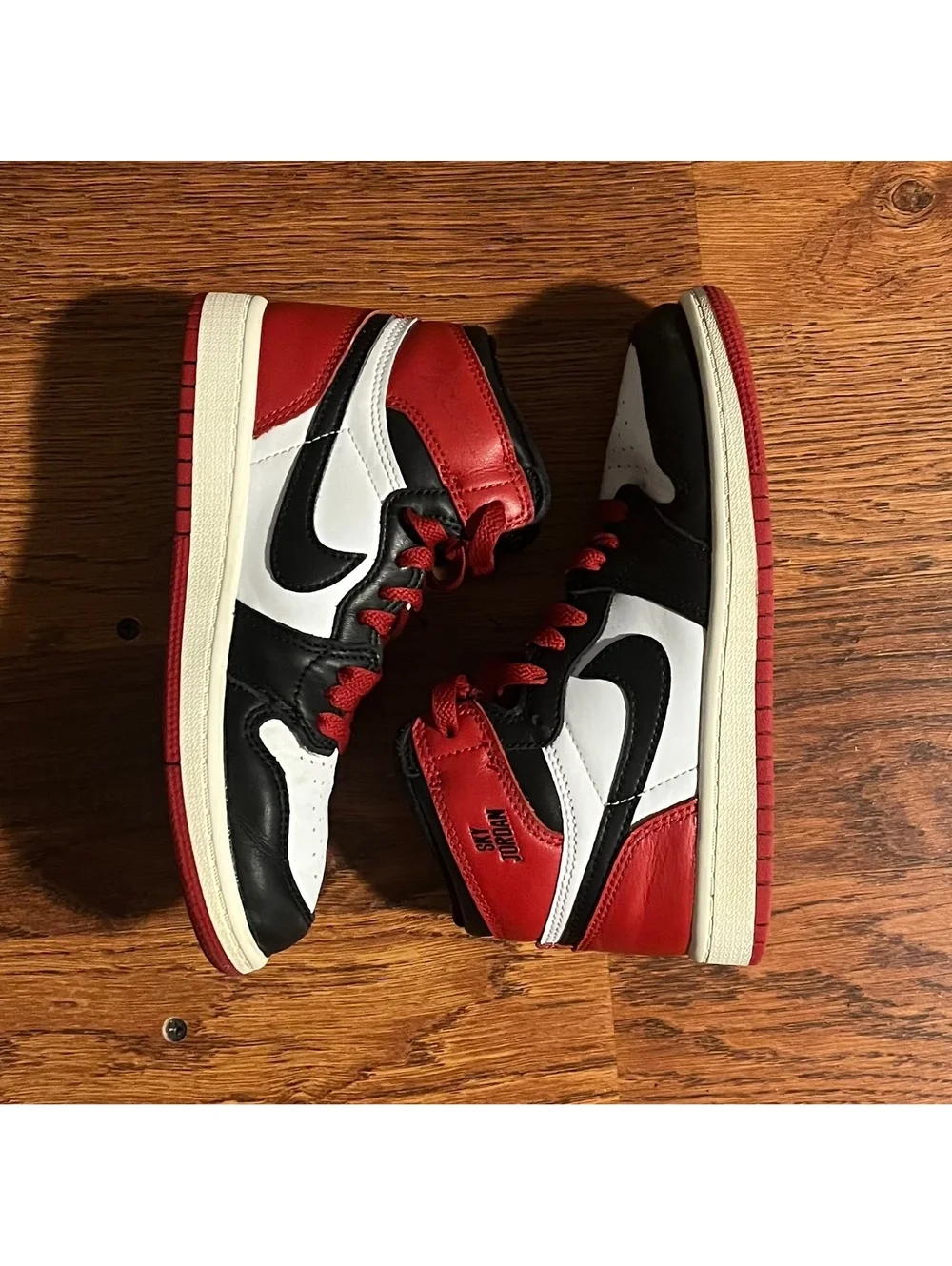 Nike Air Jordan 1 Retro High OG Black Toe Red White Sneakers
